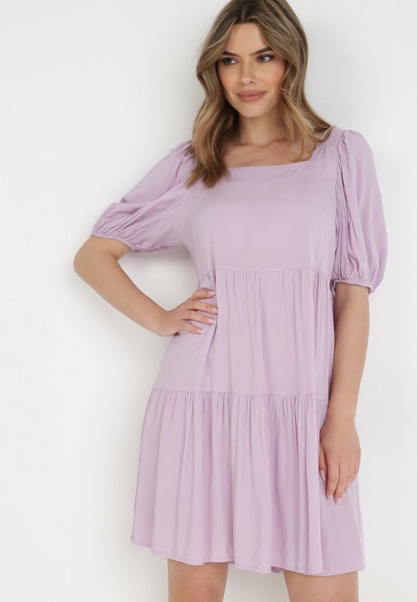Born2be - Jasnofioletowa Sukienka z Wiskozy Phylyle. Typ kołnierza: dekolt kwadratowy. Kolor: fioletowy. Materiał: wiskoza. Wzór: gładki. Typ sukienki: rozkloszowane. Styl: klasyczny. Długość: mini
