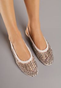 Renee - Beżowe Sandały Lakierowane Ozdobione Cyrkoniami Yesmenor. Kolor: beżowy. Materiał: lakier. Wzór: aplikacja #2