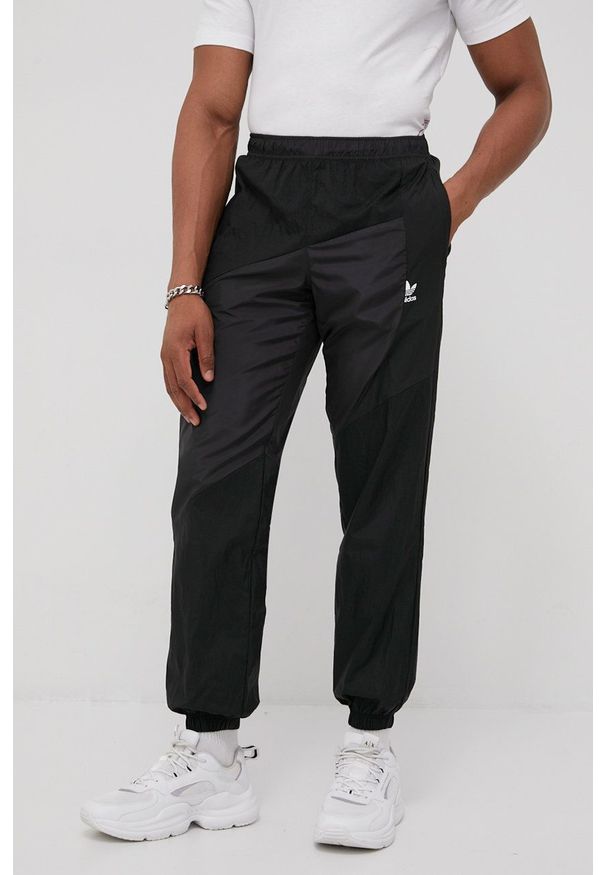 adidas Originals spodnie HE2953 męskie kolor czarny. Kolor: czarny. Materiał: tkanina, materiał