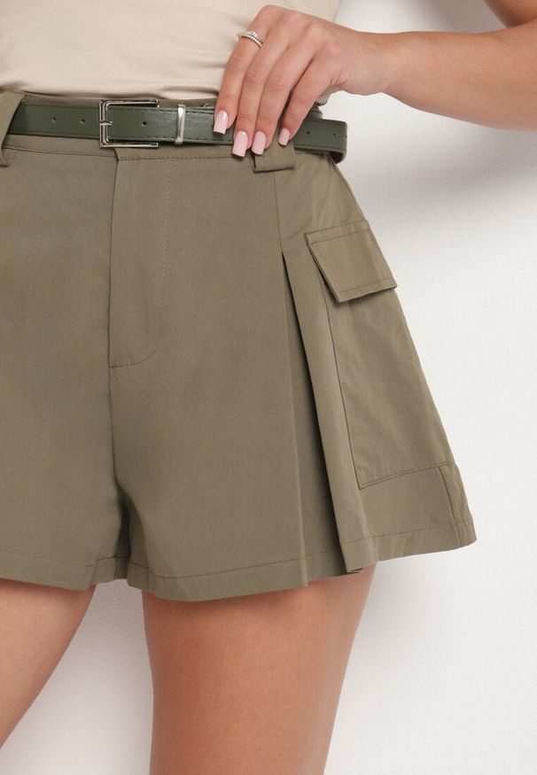Born2be - Zielone Szorty z Wysokim Stanem i Kieszeniami w Stylu Cargo Arniti. Okazja: na co dzień. Stan: podwyższony. Kolor: zielony. Styl: elegancki, casual, klasyczny