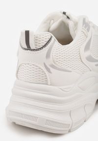 Renee - Białe Sneakersy VICES na Geometrycznej Platformie z Perforacją Elinata. Kolor: biały. Materiał: jeans. Wzór: geometria. Sezon: wiosna. Obcas: na platformie. Sport: joga i pilates #9