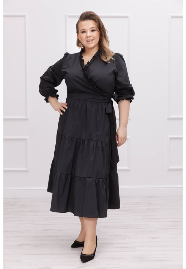 Moda Size Plus Iwanek - Sukienka Harmony Chic - elegancja i komfort w jednym PLUS SIZE XXL. Kolekcja: plus size. Materiał: elastan, tkanina, poliester, bawełna. Typ sukienki: dla puszystych. Styl: elegancki