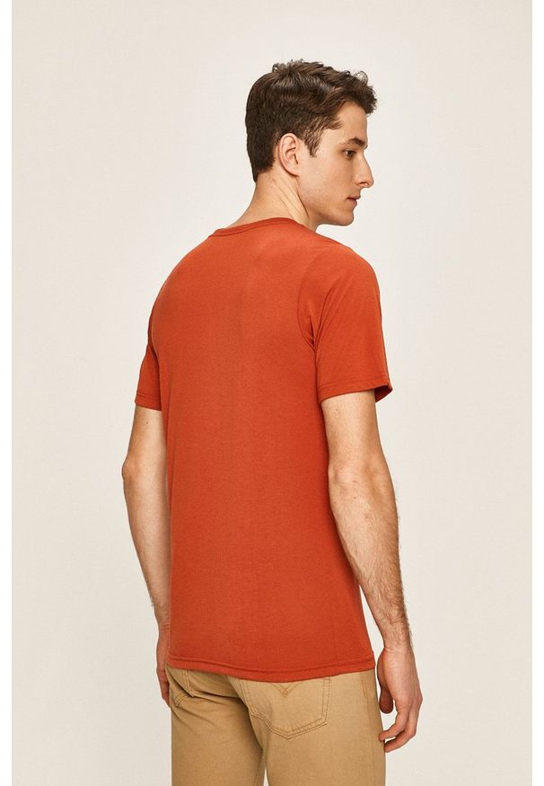 columbia - Columbia - T-shirt. Okazja: na co dzień. Kolor: czerwony. Materiał: dzianina, skóra. Styl: casual