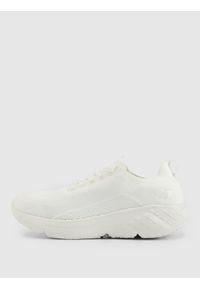 4f - 4F Niskie sneakersy sportowe VELOCORE damskie - białe 38. Okazja: na co dzień. Zapięcie: sznurówki. Kolor: biały. Materiał: dzianina, guma. Szerokość cholewki: normalna #1