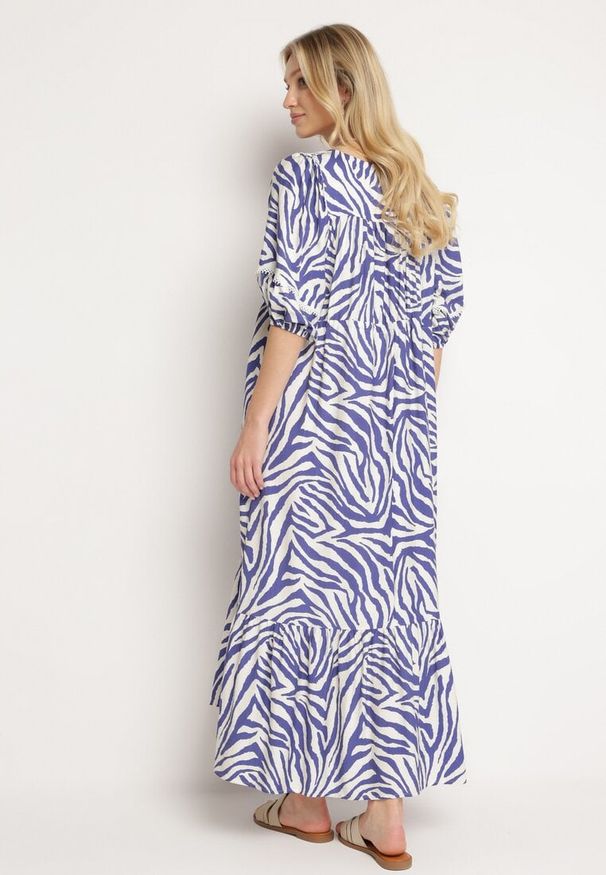 Born2be - Granatowa Sukienka z Bawełny i Wiskozy w Abstrakcyjne Paski ze Sznurkiem w Talii Navarae. Okazja: na co dzień. Kolor: niebieski. Materiał: wiskoza, bawełna. Wzór: paski. Typ sukienki: proste. Styl: wizytowy, casual