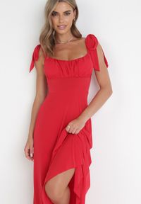 Born2be - Czerwona Rozkloszowana Sukienka Maxi z Wiązanymi Ramiączkami Lisija. Kolor: czerwony. Długość rękawa: na ramiączkach. Styl: elegancki. Długość: maxi
