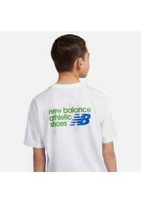 Koszulka dziecięca New Balance LAKB0295BWE – biała. Kolor: biały. Materiał: bawełna, materiał. Długość rękawa: krótki rękaw. Długość: krótkie. Wzór: aplikacja, napisy #2