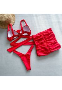 Intica - Strój kąpielowy z pareo i różami 3D na plażę Damhnait. Kolor: czerwony. Materiał: materiał. Wzór: aplikacja #5