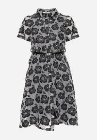 Born2be - Czarno-Szara Sukienka Koktajlowa o Koszulowym Kroju na Guziki z Paskiem z Perełką Vimari. Okazja: na randkę, na ślub cywilny, na wesele. Kolor: czarny. Długość rękawa: krótki rękaw. Typ sukienki: koszulowe. Styl: wizytowy #6