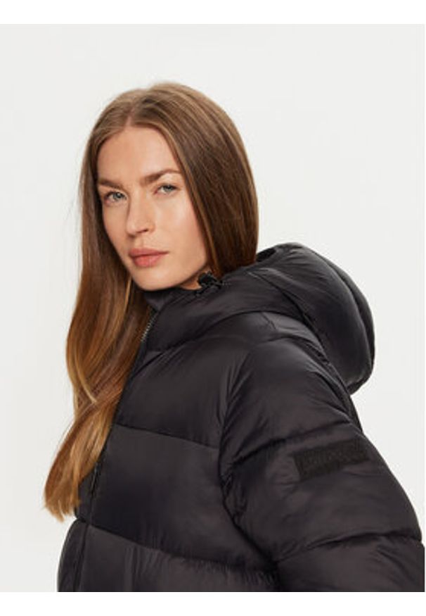 Napapijri Płaszcz zimowy A-Box Logo NP0A4HZ3 Czarny Regular Fit. Kolor: czarny. Materiał: syntetyk. Sezon: zima