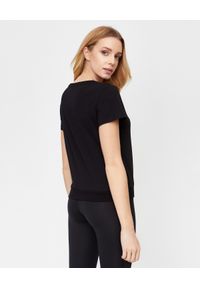 LA MANIA - Krótki czarny t-shirt Zion. Kolor: czarny. Materiał: bawełna. Długość: krótkie. Wzór: aplikacja, nadruk #4