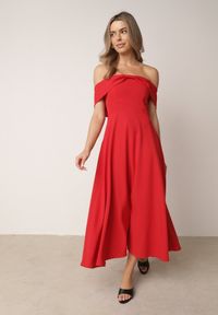 Born2be - Czerwona Koktajlowa Sukienka VICES Hiszpanka o Rozkloszowanym Kroju Diolora. Typ kołnierza: dekolt hiszpanka. Kolor: czerwony. Materiał: poliester. Typ sukienki: rozkloszowane. Styl: wizytowy #8