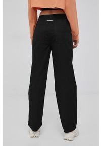 Sixth June spodnie damskie kolor czarny szerokie high waist. Stan: podwyższony. Kolor: czarny. Materiał: tkanina