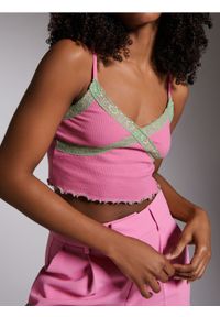 Sinsay - Koszulka na ramiączkach z koronkową lamówką - różowy. Kolor: różowy. Materiał: koronka. Długość rękawa: na ramiączkach #1