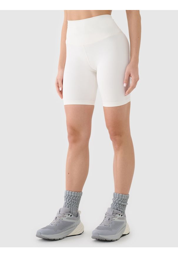 4f - 4F Legginsy kolarki treningowe damskie - białe XS. Stan: podwyższony. Kolor: biały. Materiał: dzianina, elastan, włókno, syntetyk, materiał. Długość: krótkie. Wzór: gładki, jednolity, ze splotem. Sport: fitness