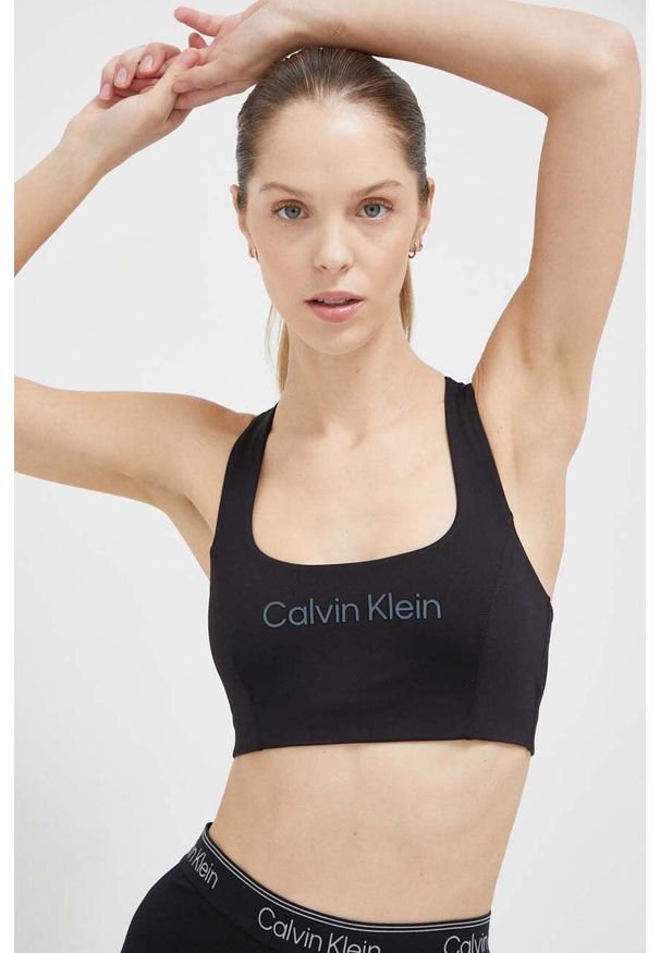 Calvin Klein Performance biustonosz sportowy Essentials kolor czarny. Kolor: czarny. Materiał: skóra. Sport: fitness, taniec
