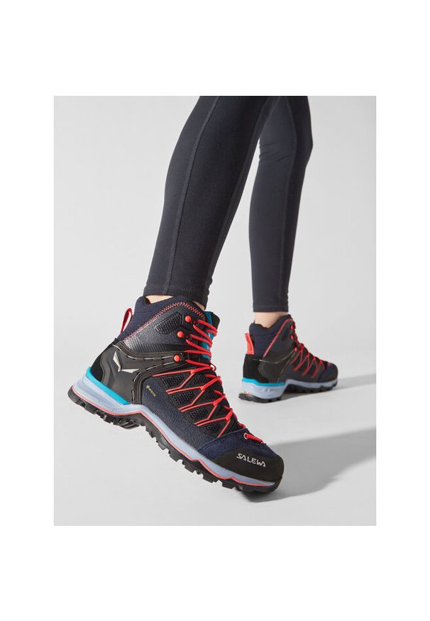 Trekkingi Salewa. Kolor: niebieski. Technologia: Gore-Tex. Sport: turystyka piesza