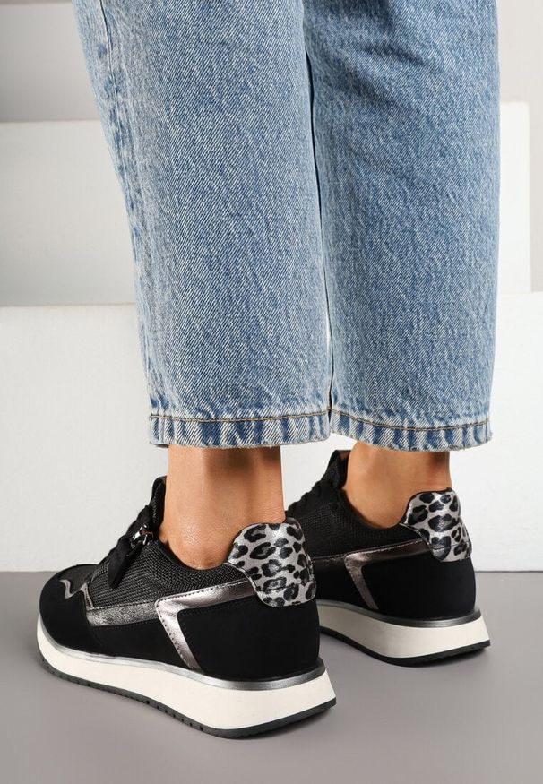 Renee - Czarne Sneakersy Ozdobione Suwakiem i Metalicznymi Wstawkami Alua. Okazja: na co dzień. Kolor: czarny. Materiał: jeans. Wzór: aplikacja. Sezon: lato, wiosna