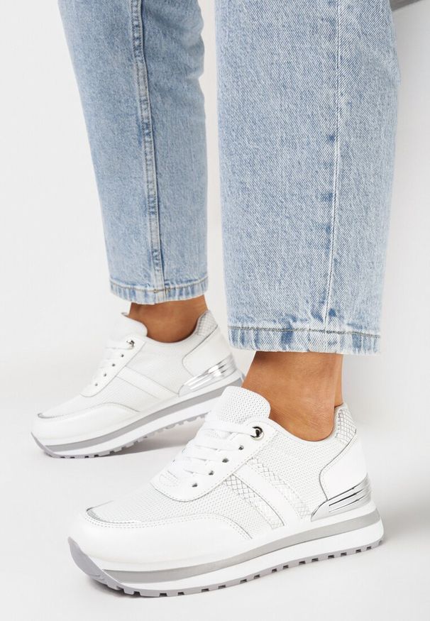 Born2be - Białe Sznurowane Sneakersy na Grubej Podeszwie z Połyskującymi Wstawkami Verinatte. Zapięcie: pasek. Kolor: biały. Materiał: materiał. Szerokość cholewki: normalna. Wzór: aplikacja, paski