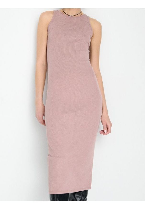 Sinsay - Dopasowana dzianinowa sukienka midi - fioletowy. Kolor: fioletowy. Materiał: dzianina. Długość: midi