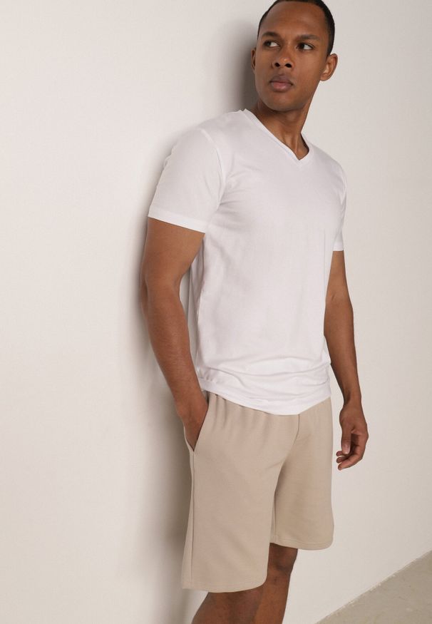 Born2be - Beżowe Szorty Dresowe z Bawełną i Sznurkami Leofiel. Okazja: na co dzień, na spacer. Kolor: beżowy. Materiał: bawełna, dresówka. Wzór: napisy. Styl: klasyczny, casual