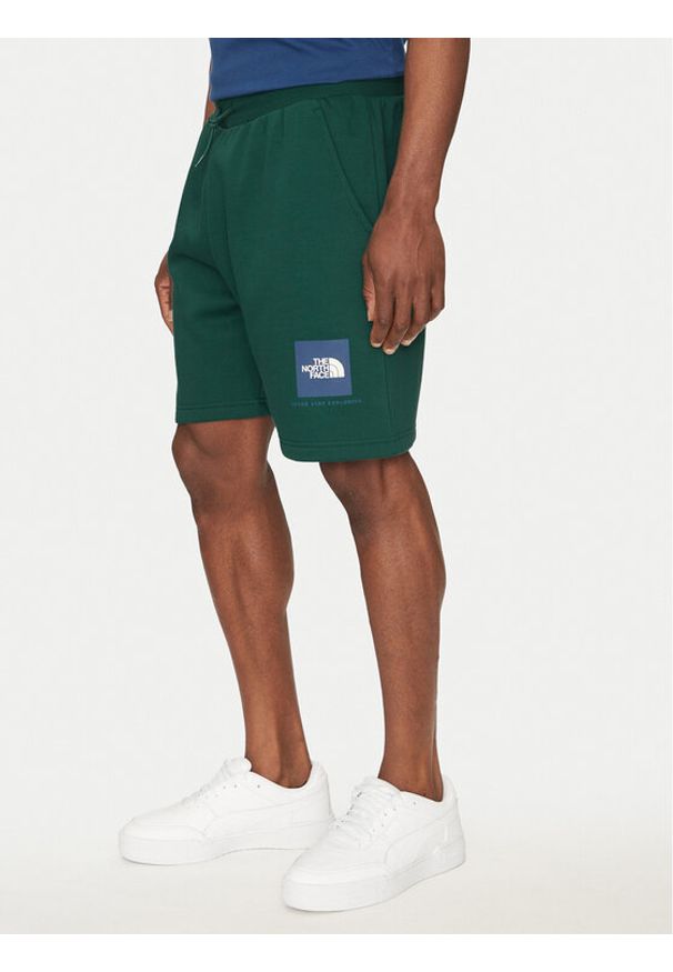 The North Face Szorty sportowe Nse Box NF0A8C1J Zielony Regular Fit. Kolor: zielony. Materiał: syntetyk, bawełna. Styl: sportowy