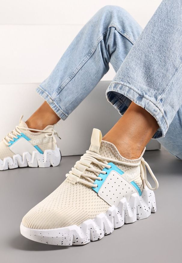 Born2be - Beżowe Sneakersy Cythiera. Wysokość cholewki: przed kostkę. Nosek buta: okrągły. Zapięcie: bez zapięcia. Kolor: beżowy. Materiał: jeans, materiał. Szerokość cholewki: normalna. Wzór: aplikacja, geometria, kolorowy, napisy, nadruk