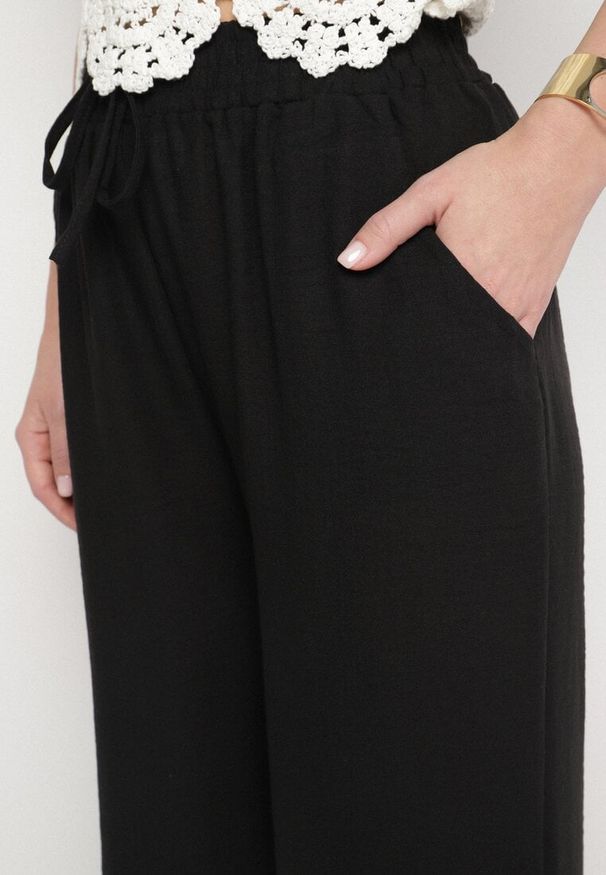 Born2be - Czarne Spodnie o Szerokim Kroju Palazzo z Wysokim Stanem i Wiązaniem Araloria. Okazja: na co dzień. Stan: podwyższony. Kolor: czarny. Styl: casual, elegancki