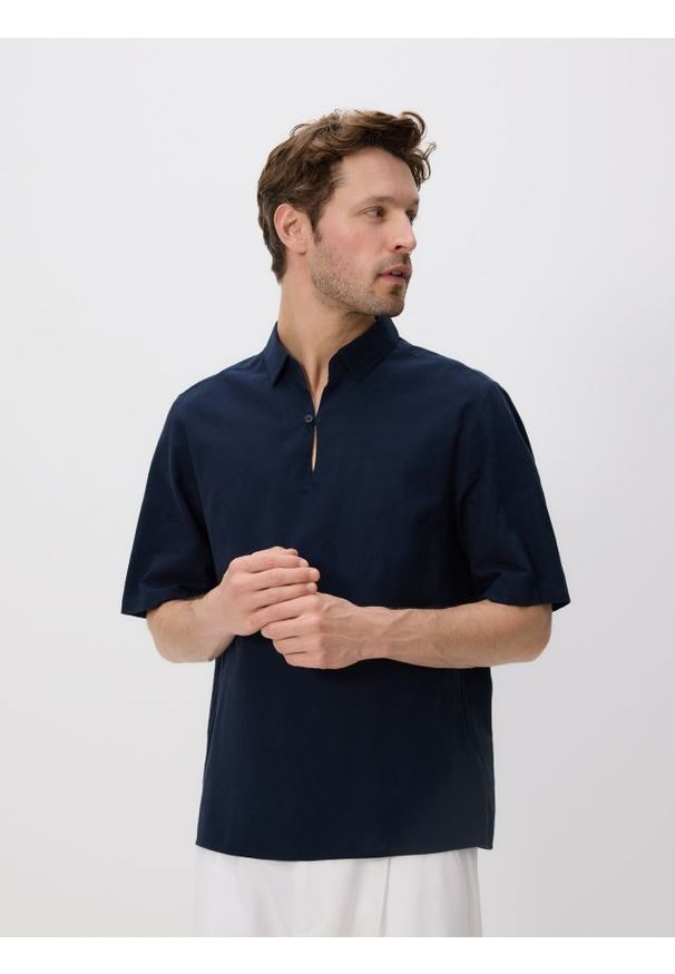 Reserved - Koszula comfort z dodatkiem lnu - granatowy. Kolor: niebieski. Materiał: len