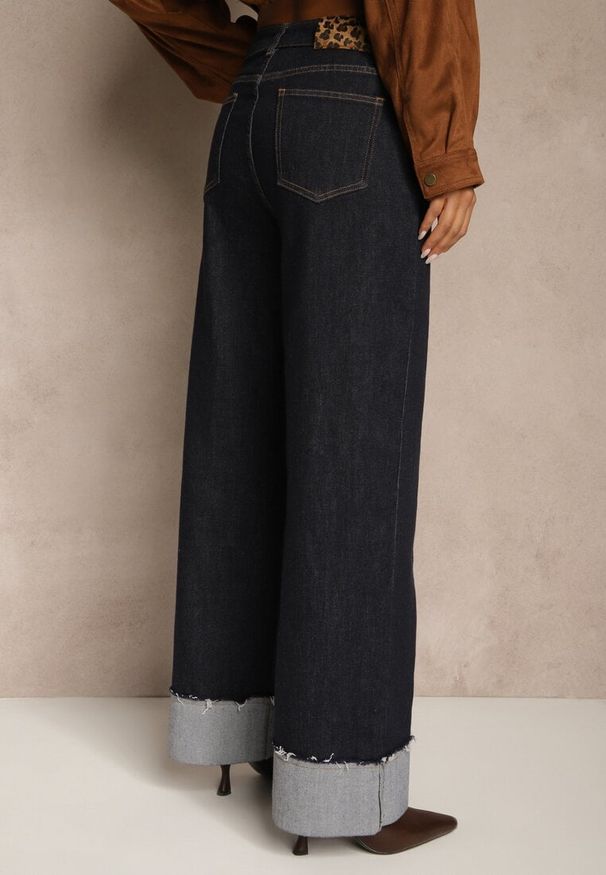 Renee - Granatowe Jeansy Wide Leg z Ozdobnie Podwiniętymi Nogawkami Zenesea. Okazja: na co dzień, na spotkanie biznesowe. Stan: podwyższony. Kolor: niebieski. Styl: casual, elegancki, biznesowy