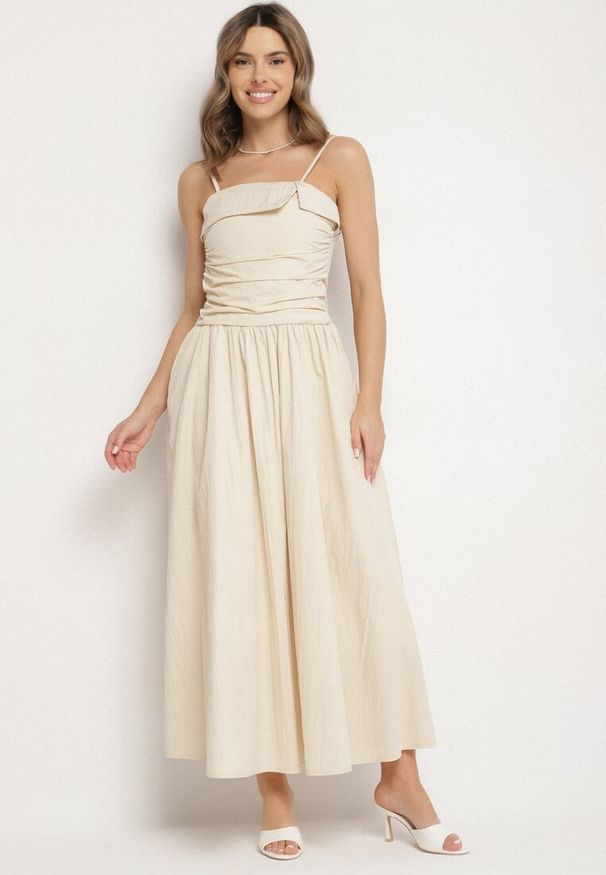 Born2be - Beżowa Wiskozowa Sukienka z Bawełną z Zakładką Atenavia. Okazja: na co dzień. Kolor: beżowy. Materiał: bawełna, wiskoza. Długość rękawa: na ramiączkach. Typ sukienki: proste. Styl: klasyczny, casual, elegancki