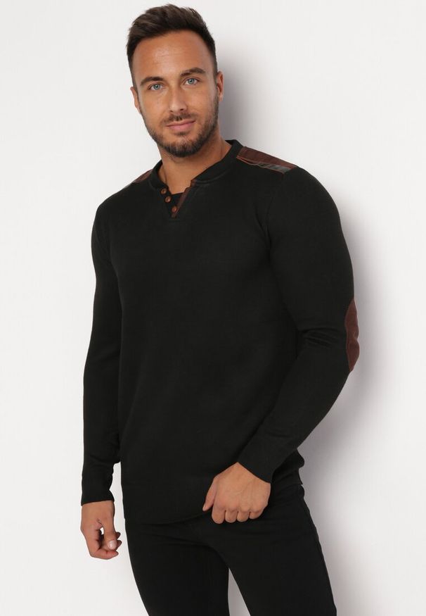 Born2be - Czarny Sweter o Klasycznym Kroju z Wełną i Ozdobnymi Łatami Cevinde. Kolor: czarny. Materiał: wełna. Sezon: jesień, zima. Styl: klasyczny