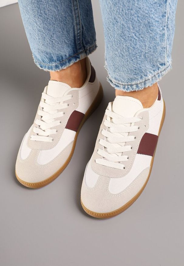 Born2be - Biało-Bordowe Sneakersy Retro w Stylu Klasycznych Tenisówek Tanonea. Okazja: na co dzień. Zapięcie: sznurówki. Kolor: biały. Materiał: jeans
