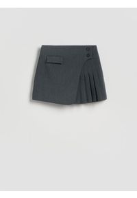 Reserved - Spódnica mini z plisowaniem - ciemnoszary. Kolor: szary. Materiał: wiskoza, tkanina