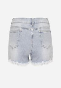 Born2be - Jasnoniebieskie Szorty Jeansowe z Wysokim Stanem Zdobione Przetarciami i Cyrkoniami Galinora. Okazja: na co dzień. Stan: podwyższony. Kolor: niebieski. Materiał: jeans. Wzór: aplikacja. Styl: casual, elegancki #3