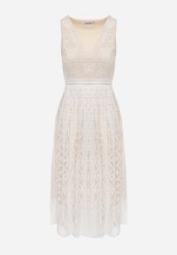 Renee - Jasnobeżowa Plisowana Sukienka na Ramiączkach z Ozdobnym Wzorem i Suwakiem Mirilla. Okazja: na co dzień, na spacer, na imprezę. Typ kołnierza: dekolt w kształcie V. Kolor: beżowy. Długość rękawa: na ramiączkach. Wzór: aplikacja. Typ sukienki: proste. Styl: elegancki, casual #4