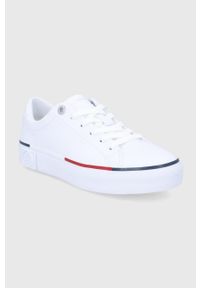 TOMMY HILFIGER - Tommy Hilfiger buty skórzane kolor biały. Nosek buta: okrągły. Zapięcie: sznurówki. Kolor: biały. Materiał: skóra. Obcas: na platformie #5