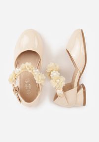Born2be - Beżowe Lakierowane Sandały na Niskim Obcasie z Kwiatkami i Perełkami Denagia. Zapięcie: sprzączka. Kolor: beżowy. Materiał: lakier. Wzór: kwiaty. Sezon: lato. Styl: elegancki #6