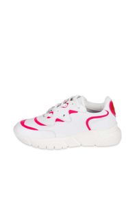 MOSCHINO - Białe sneakersy z neonowymi wstawkami. Kolor: biały. Materiał: guma. Szerokość cholewki: normalna. Wzór: aplikacja. Sezon: wiosna #1
