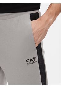 EA7 Emporio Armani Spodnie dresowe 3DPP76 PJEQZ 0923 Szary Regular Fit. Kolor: szary. Materiał: bawełna