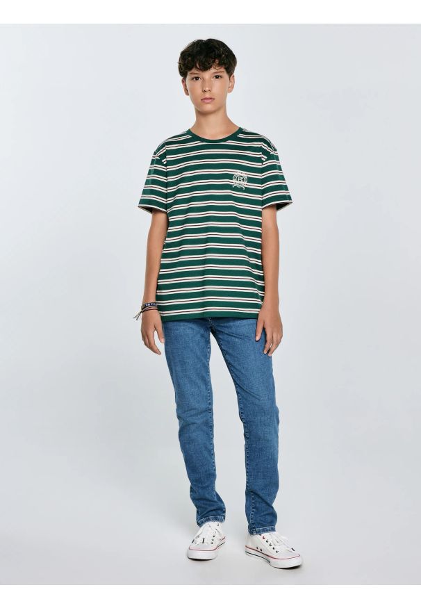 Big-Star - Koszulka chłopięca w paski zielona Sewer 304. Kolor: zielony. Materiał: skóra, jeans, dzianina, materiał, dresówka. Wzór: paski. Styl: klasyczny
