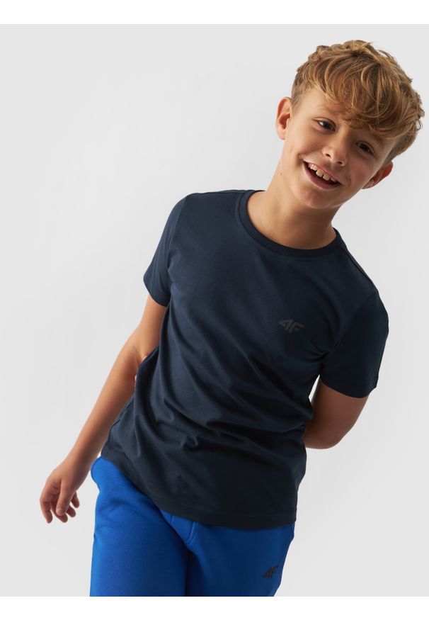 4f - 4F T-shirt gładki chłopięcy - granatowy 128 (7-8 lat). Okazja: na co dzień. Kolor: niebieski. Materiał: bawełna, jersey, dzianina. Długość rękawa: krótki rękaw. Długość: krótkie. Wzór: gładki. Sezon: lato. Styl: sportowy, casual