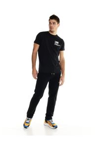 LEONE 1947 APPAREL - Męska koszulka Leone z krótkim rękawem Active. Kolor: czarny. Materiał: tkanina. Długość rękawa: krótki rękaw. Długość: krótkie. Sport: fitness