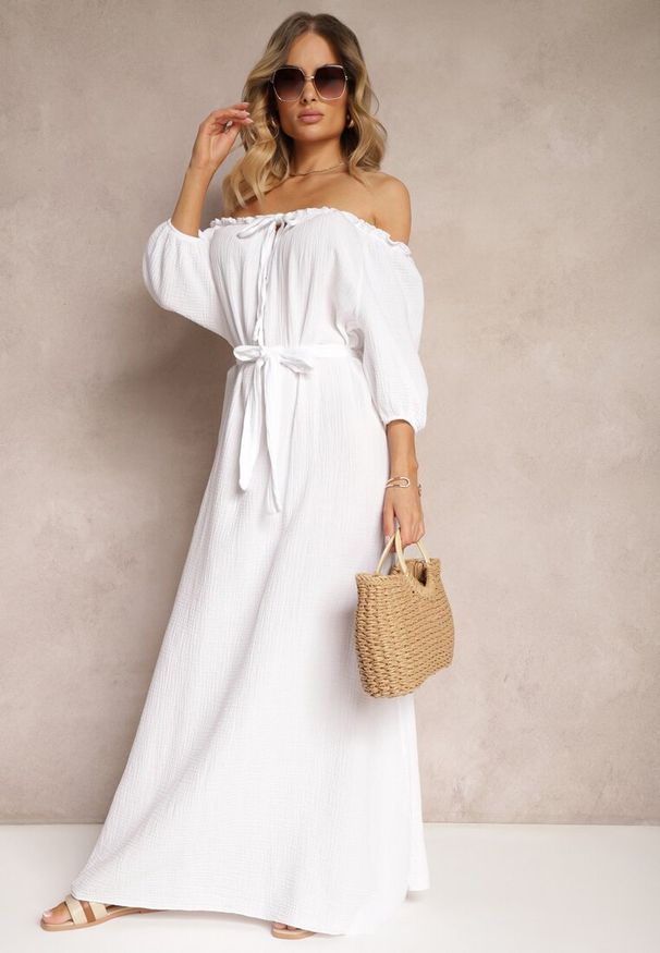 Renee - Biała Bawełniana Sukienka z Muślinu Wiązana przy Dekolcie z Paskiem i Gumką w Talii Tasda. Okazja: na co dzień. Typ kołnierza: dekolt hiszpanka. Kolor: biały. Materiał: bawełna. Typ sukienki: proste. Styl: casual