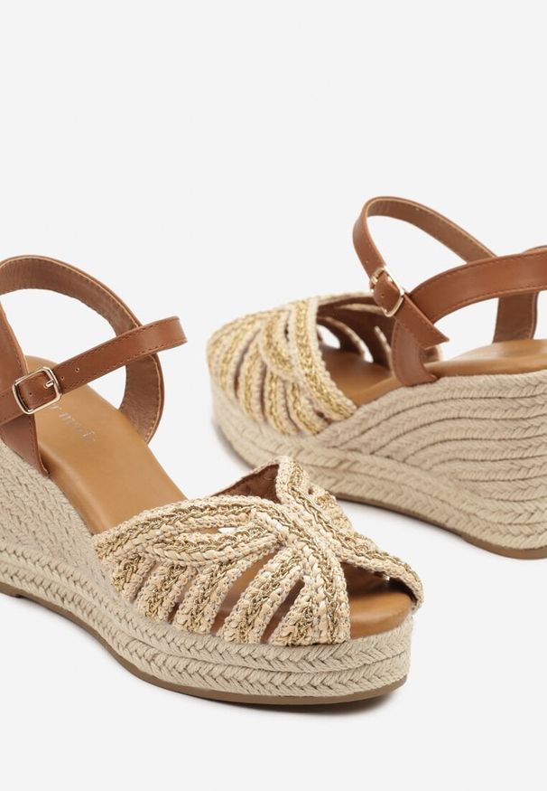 Renee - Brązowe Sandały na Koturnie z Plecionką w Stylu Boho Lianoriela. Okazja: na co dzień. Zapięcie: sprzączka. Kolor: brązowy. Sezon: lato. Obcas: na koturnie. Styl: boho