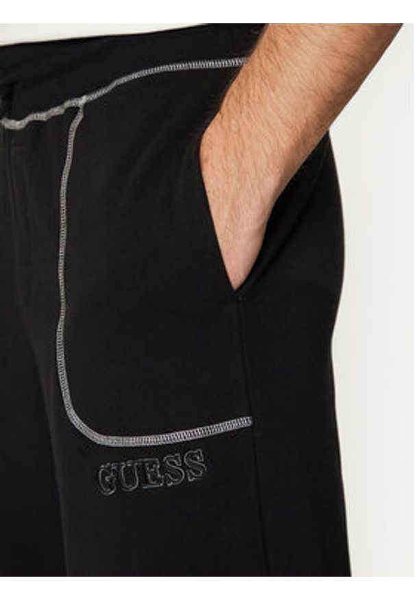 Guess Spodnie dresowe U5RB00 KCO31 Czarny Regular Fit. Kolor: czarny. Materiał: bawełna