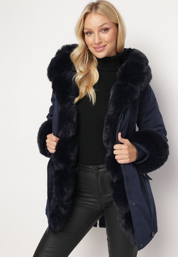 Born2be - Granatowa Kurtka Parka z Futerkiem i Ściągaczem Hegade. Kolor: niebieski. Materiał: futro. Wzór: aplikacja