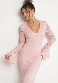Born2be - Ciemnoróżowa Koronkowa Sukienka o Dopasowanym Kroju z Szerokim Dołem Annadira. Kolor: różowy. Materiał: koronka. Typ sukienki: proste #6