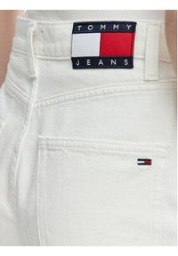 Tommy Jeans Szorty jeansowe DW0DW22695 Biały Regular Fit. Kolor: biały. Materiał: bawełna #4