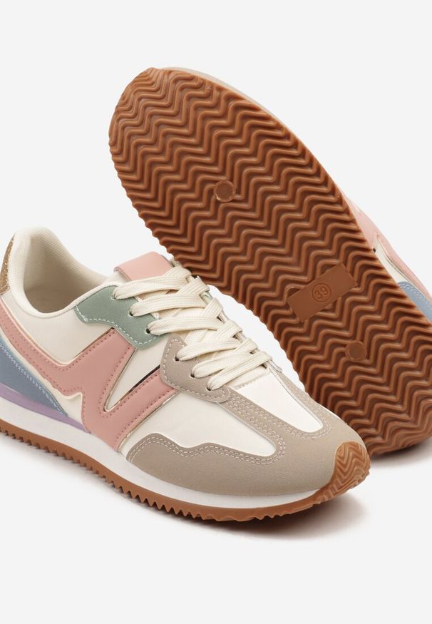 Renee - Różowe Sneakersy z Geometrycznym Wzorem i Metaliczną Wstawką Zolio. Okazja: na co dzień. Zapięcie: sznurówki. Kolor: różowy. Materiał: jeans. Wzór: geometria